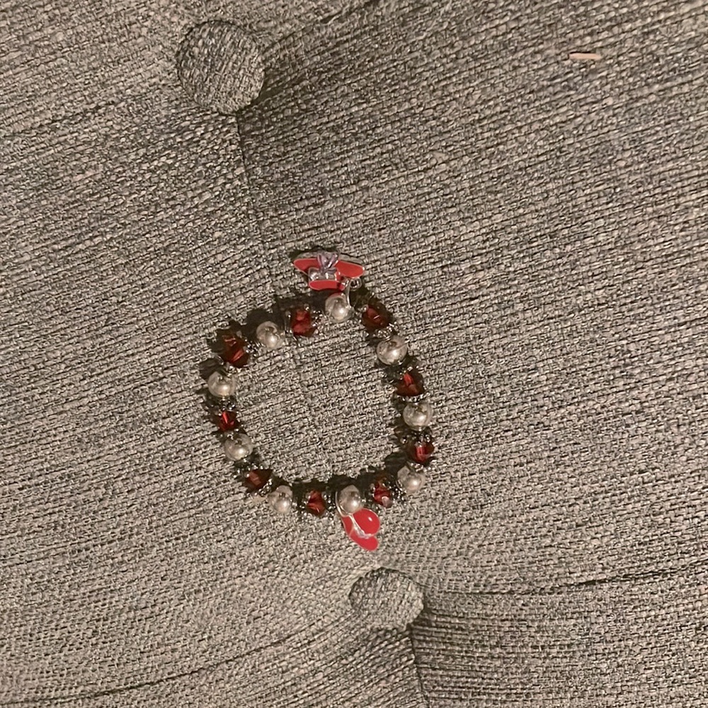 𝓑𝓮𝓪𝓾𝓽𝓲𝓯𝓾𝓵 𝓡𝓮𝓭 𝓐𝓷𝓭 𝓢𝓲𝓵𝓿𝓮𝓻 𝓦𝓸𝓶𝓪𝓷 𝓑𝓻𝓪𝓬𝓮𝓵𝓮𝓽✨🤍❤️ - Picture 10 of 12